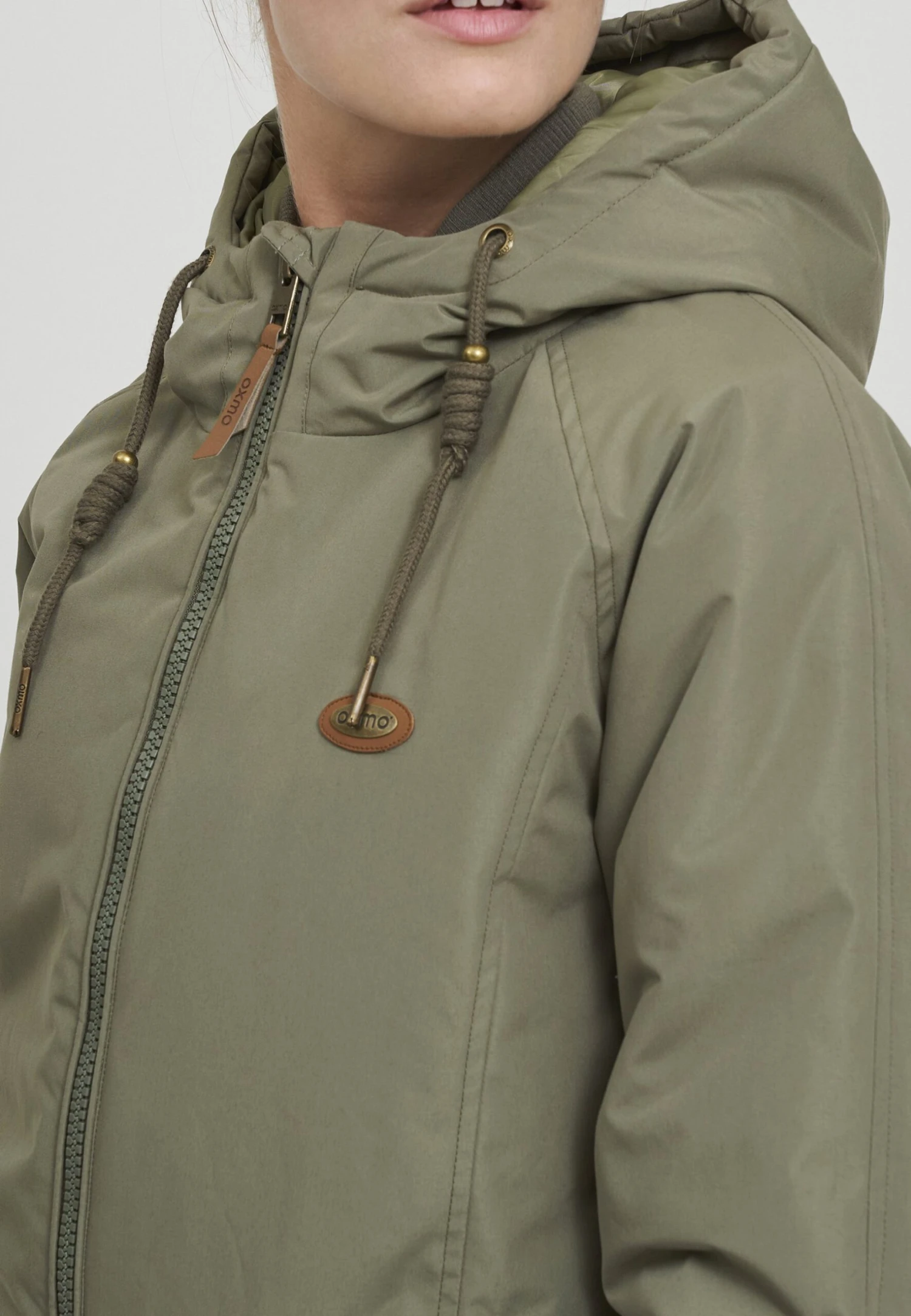 OXMO OxteklaGiacca Da Mezza StagioneDusty Olive Donna Felpe 1OX21G00V-C11 4 OXMO OxteklaGiacca Da Mezza StagioneDusty Olive Donna Felpe 1OX21G00V-C11 - immagine 4