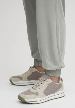 OXMO Brianna - Pantaloni Sportivi - Seagrass -Zalando outlet 19cf8e74538e4a4d9a07e79f8cfde129