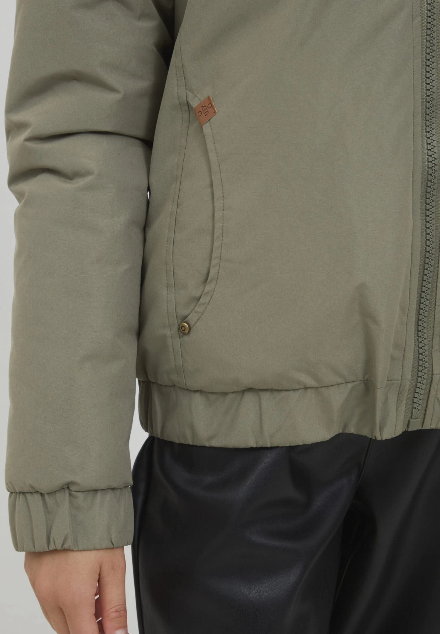 OXMO OxtanjaGiacca SportivaDusty Olive Donna Giacche E Blazer 1OX21G013-C11 5 OXMO OxtanjaGiacca SportivaDusty Olive Donna Giacche E Blazer 1OX21G013-C11 - immagine 5