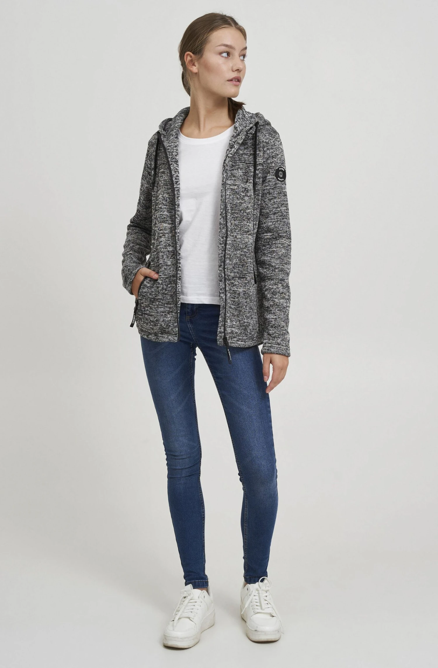 OXMO OxkajsaFelpa Con CappuccioBlack Donna Felpe 1OX21J015-Q11 2 OXMO OxkajsaFelpa Con CappuccioBlack Donna Felpe 1OX21J015-Q11 - immagine 2