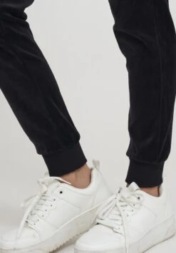 OXMO OxnikitaPantaloni SportiviBlack Donna Pantaloni 1OX21A00I-Q11 -Zalando outlet 5e8057623e9b4fb99330c91003818c8e