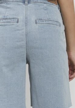 OXMO Shorts Di Jeans - Light Blue Denim -Zalando outlet 7b4bcf9a36f142169c6ac715a6ee1605