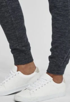 OXMO OxbenitaPantaloni SportiviInsignia Blue Melange Donna Pantaloni 1OX21A000-K11 -Zalando outlet 964ff17a68e242038bd68b9015c90a46