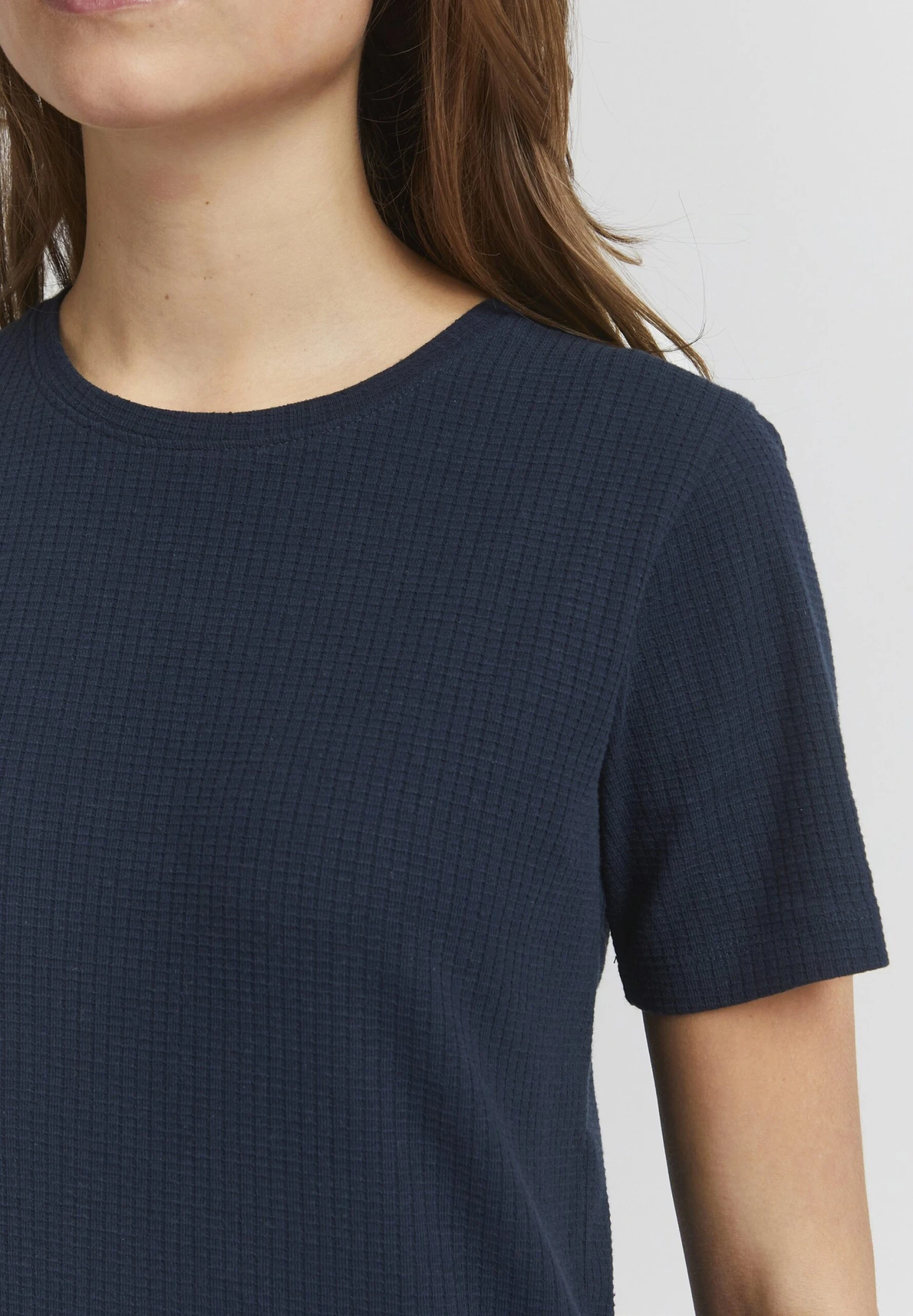 OXMO PimT-Shirt BasicTotal Eclipse Donna T-shirt E Top 1OX21D01D-K11 4 OXMO PimT-Shirt BasicTotal Eclipse Donna T-shirt E Top 1OX21D01D-K11 - immagine 4