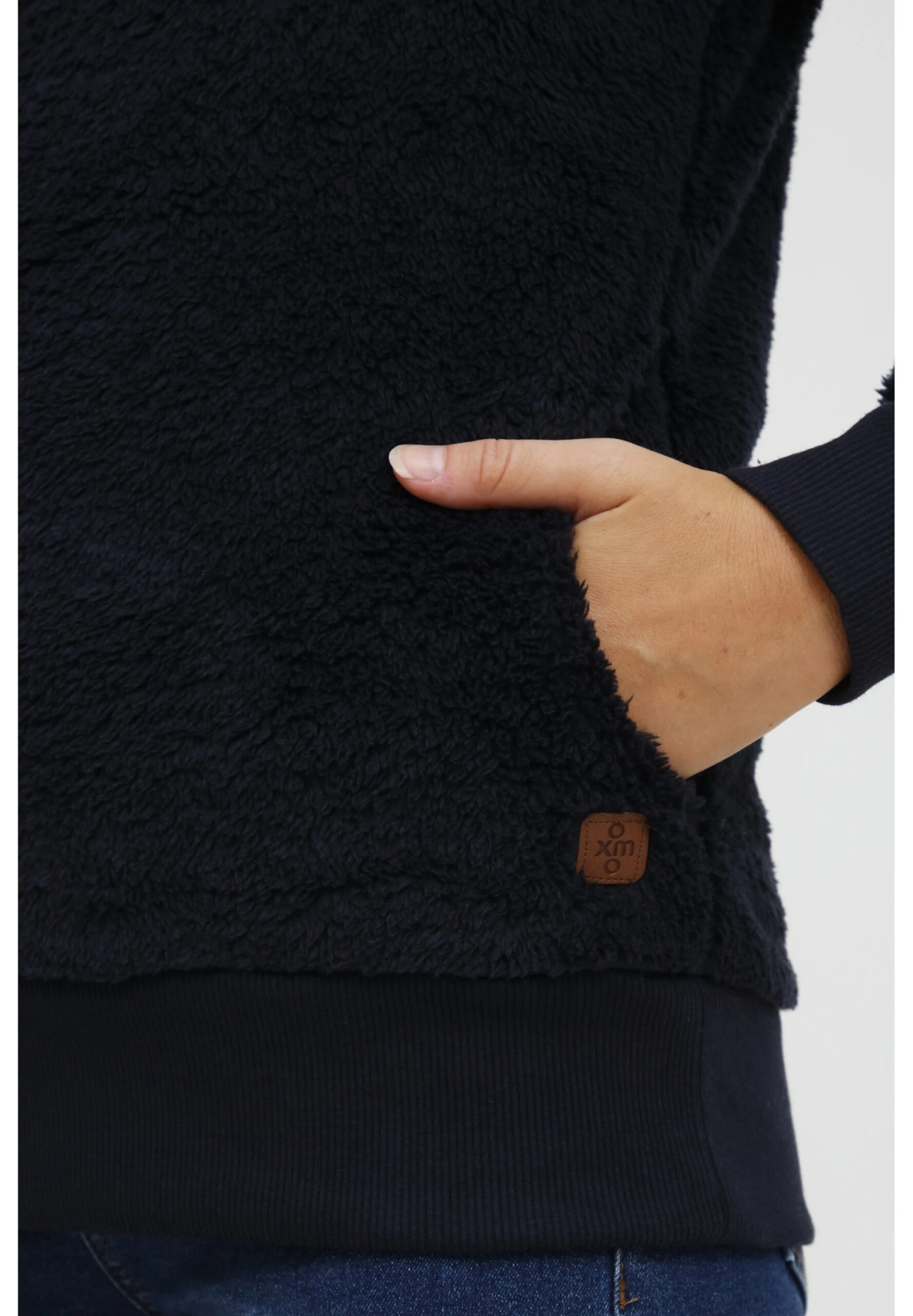 OXMO Oxanniki - Felpa In Pile - Black 5 OXMO Oxanniki - Felpa In Pile - Black - immagine 5