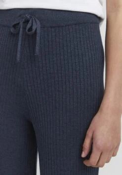 OXMO OxriePantaloniTotal Eclipse Donna Pantaloni 1OX21A00W-K11 -Zalando outlet bb82873be1b6465c80d78d263e246d66