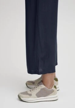 OXMO OxelisabethPantaloniTotal Eclipse Donna Pantaloni 1OX21A017-K11 -Zalando outlet f56e607f08c847639ce4924a74b92070